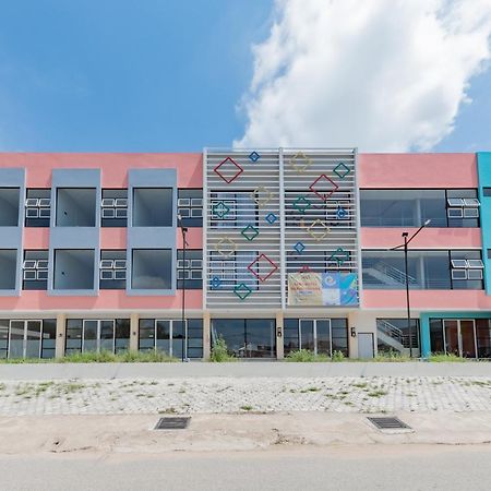 Sans Hotel Berau Square Tanjung Redep Exteriör bild