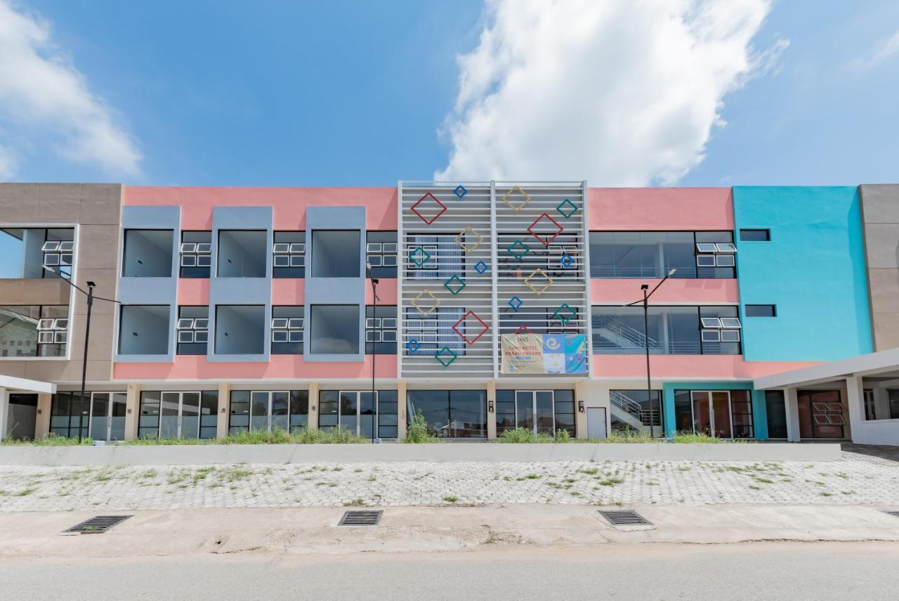 Sans Hotel Berau Square Tanjung Redep Exteriör bild